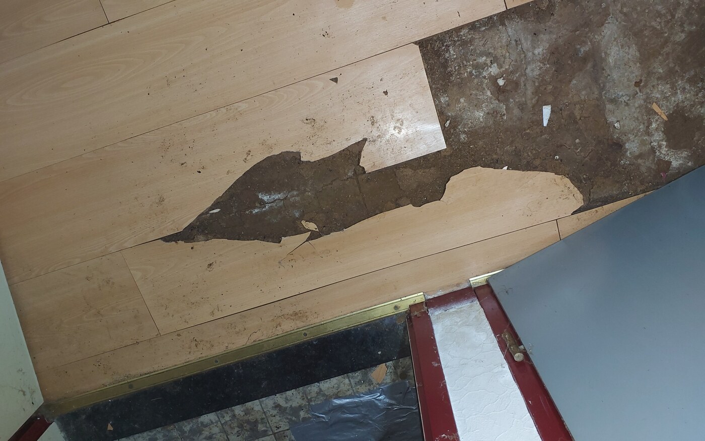 Lekkage opsporen in een vervuilde woning