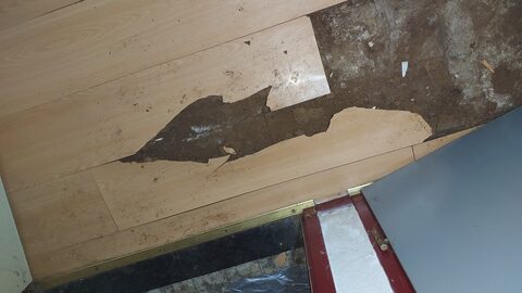 Lekkage opsporen in een vervuilde woning