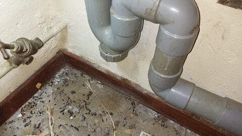 Lekkage opsporen in een vervuilde woning